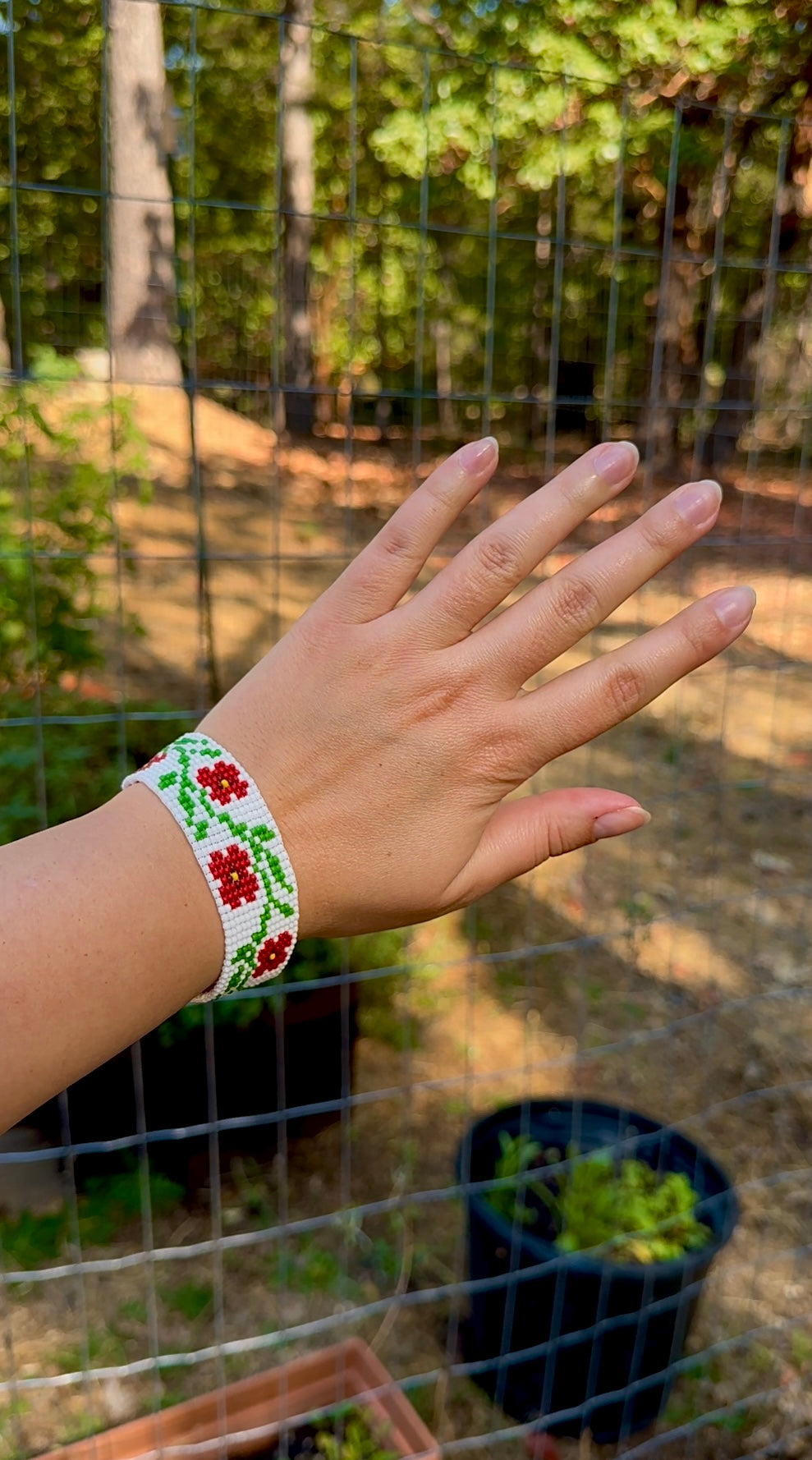 Blooming Garden Beaded Bracelet – Red Flowers on White Beads, Green Vines