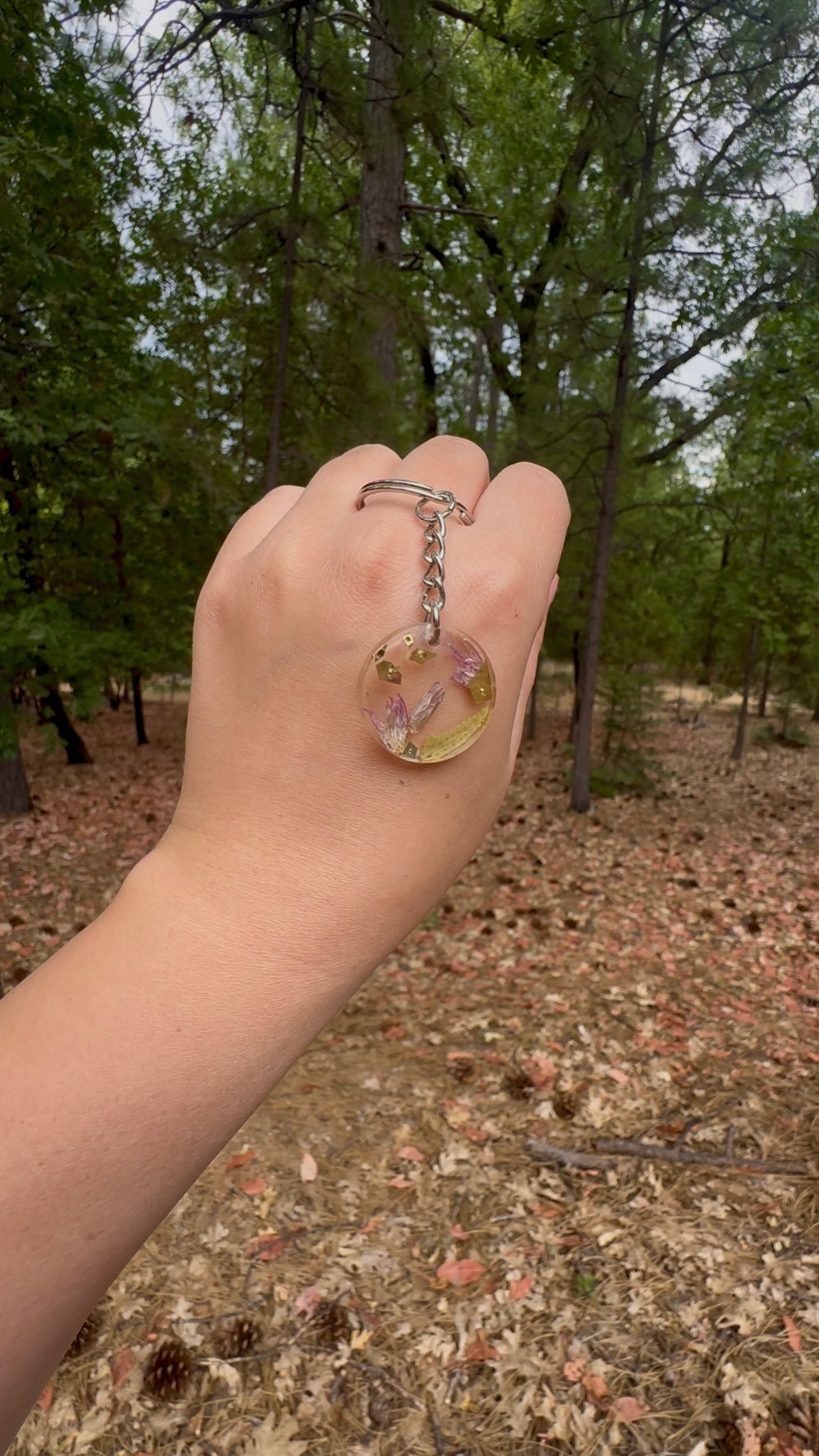 Chive Flower & Fern Resin Keychain with Gold Flakes – Nature Pressed Botanical Charm