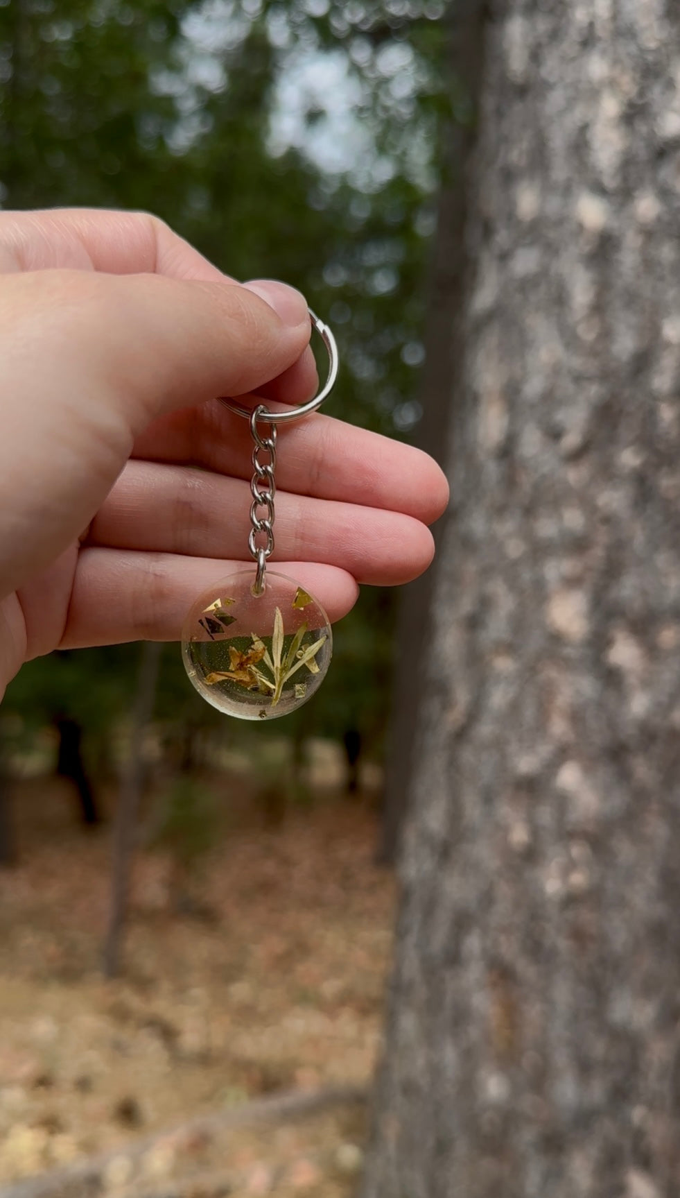 Alyssum & Rosemary Resin Keychain with Gold Leaf – Nature-Inspired Keepsake