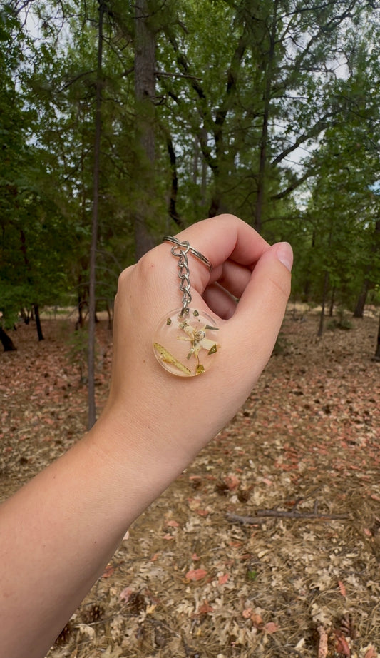 Potato Flower & Fern Resin Keychain with Gold Flakes – Unique Pressed Botanical Accessory