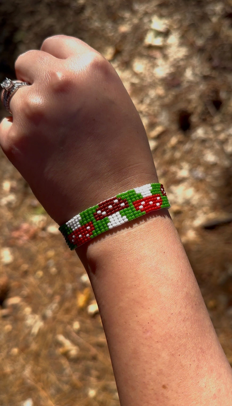 Hand-Beaded Mushroom Bracelet – Green, Burgundy & Red Forest Pattern